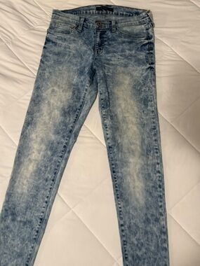 Flying Monkey Women’s Skinny Jeans in Light Wash Blue